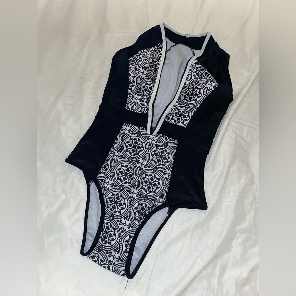 Design Swimsuit - Picture 7 of 11